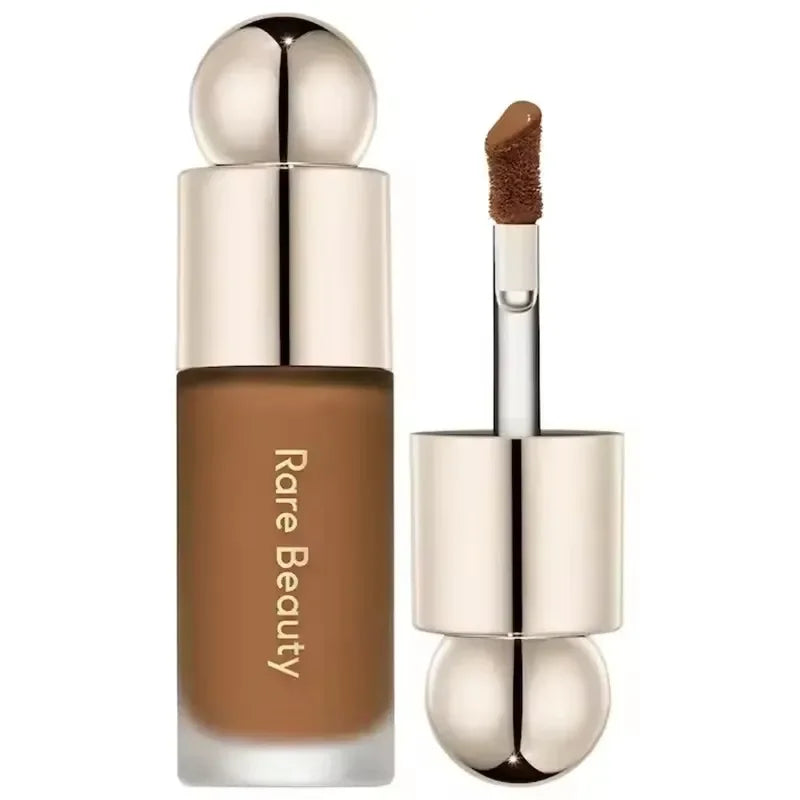 Corrector líquido tono marrón con aplicador, Rare Beauty, maquillaje rostro